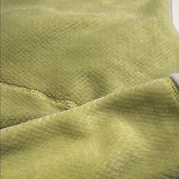 Patagonia Green Sweatshirt Comfortable Hoodie - Picture 6 of 6